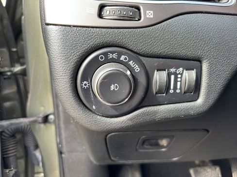 Used 2021 Jeep Cherokee Latitude Plus image 24