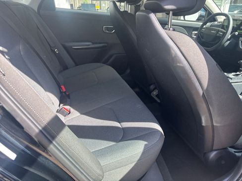 Used 2025 Kia K4 LXS image 39