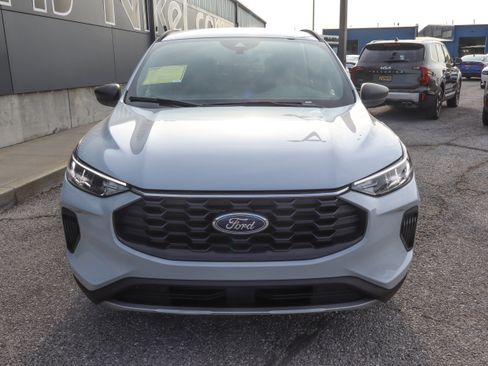 Used 2025 Ford Escape ST-Line FWD image 2
