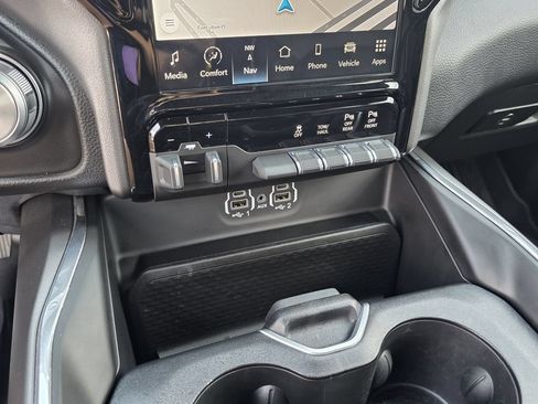 Used 2023 RAM 1500 Laramie AWD/4WD image 14