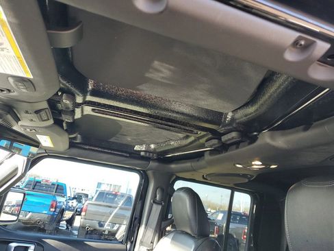 Used 2020 Jeep Gladiator Overland w/ Advanced Safety Group image 6