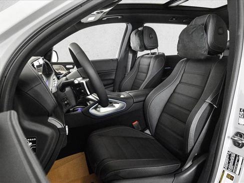 New 2026 Mercedes-Benz GLS 580 4MATIC image 17