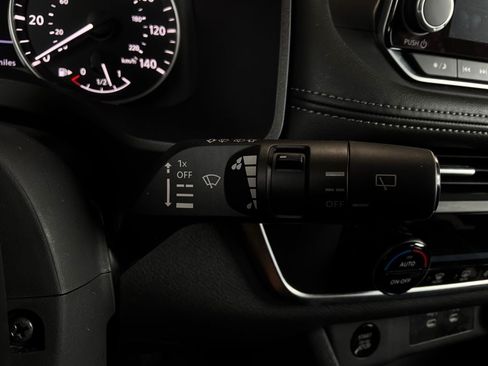 Used 2025 Nissan Rogue SV FWD image 36