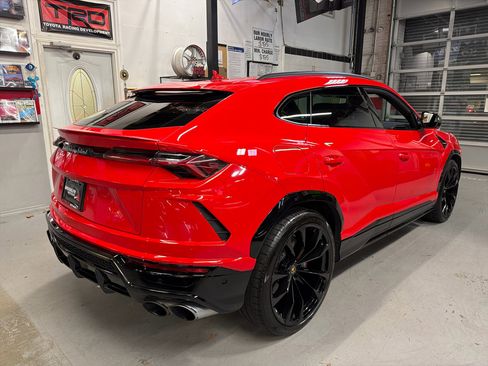 Used 2020 Lamborghini Urus image 5