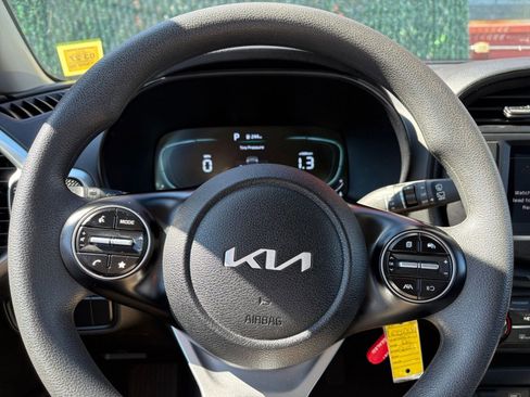 Used 2025 Kia Soul LX w/ LX Technology Package image 41