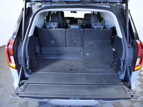 Certified 2025 Ford Expedition Platinum AWD/4WD image 8
