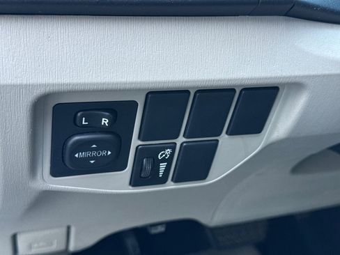 Used 2014 Toyota Prius Four image 17