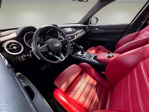 Used 2023 Alfa Romeo Stelvio Sprint RWD image 19