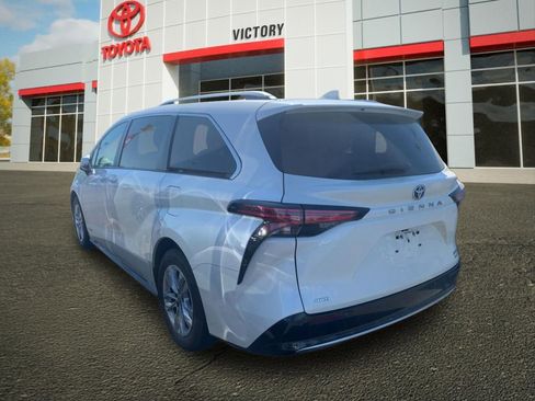 Used 2021 Toyota Sienna Limited AWD/4WD image 4