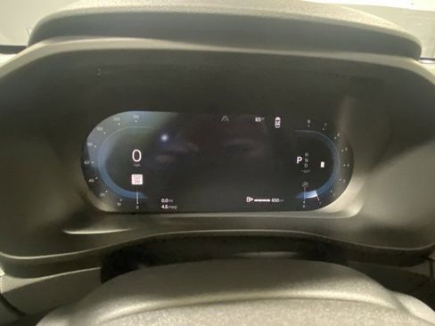Used 2025 Volvo XC40 B5 Plus image 16