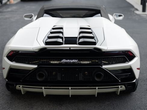 Used 2020 Lamborghini Huracan EVO image 21