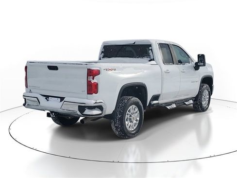 Used 2024 Chevrolet Silverado 2500 LT w/ Convenience Package image 4