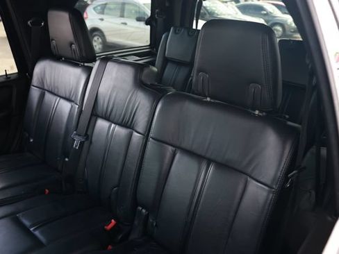Used 2016 Lincoln Navigator Select RWD image 11