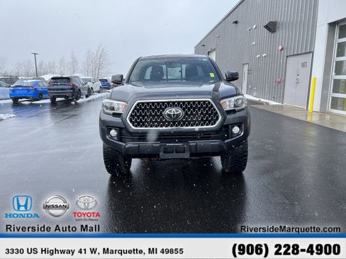 Used 2019 Toyota Tacoma TRD Off-Road image 2