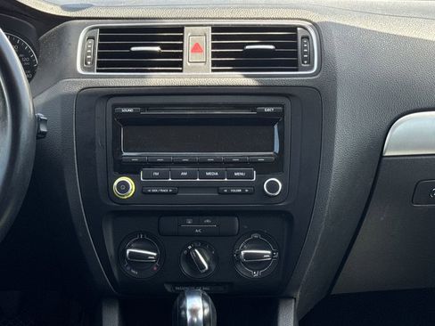 Used 2013 Volkswagen Jetta SE FWD image 10