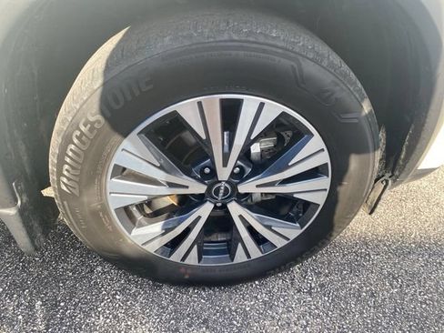 Used 2023 Nissan Rogue SV AWD/4WD image 9