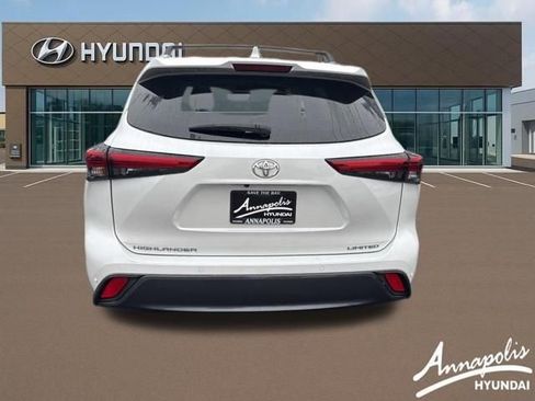 Used 2023 Toyota Highlander Limited FWD image 4
