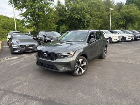 Used 2026 Volvo XC40 B5 Core w/ Climate Package AWD/4WD image 1