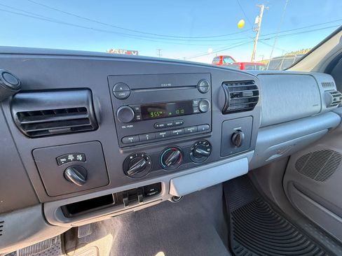 Used 2005 Ford F250 XL AWD/4WD image 13