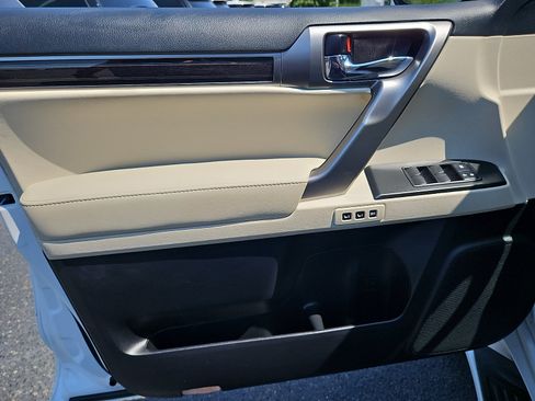 Used 2023 Lexus GX 460 Premium w/ Premium Package AWD/4WD image 12