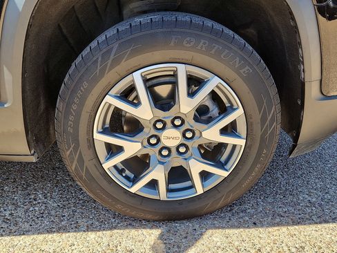 Used 2023 GMC Acadia SLT image 7