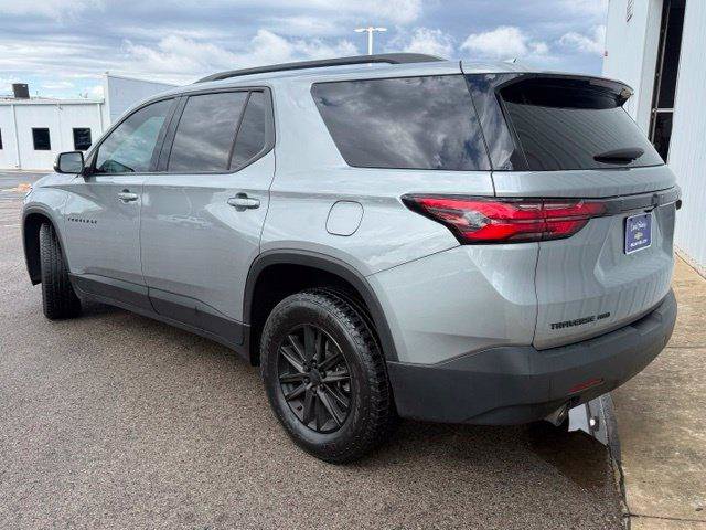 Used 2023 Chevrolet Traverse LT w/ LPO, Cargo Package AWD/4WD image 2