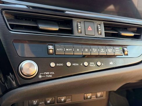 Certified 2023 Lexus ES 250 250 w/ Premium Package image 33