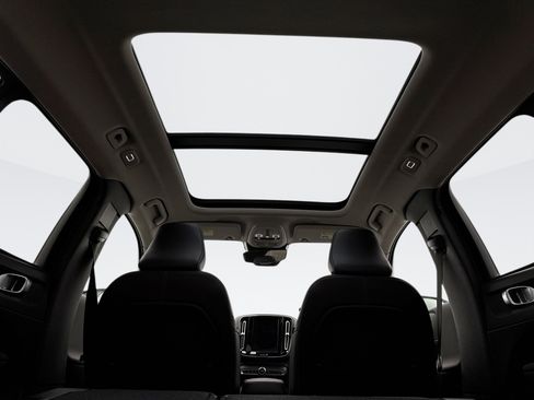 Used 2023 Volvo XC40 B5 Plus w/ Protection Package Premier image 19