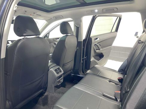 Used 2020 Volkswagen Tiguan SE w/ Panoramic Sunroof Package AWD/4WD image 12