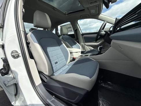 New 2026 Volkswagen Jetta SE FWD image 25