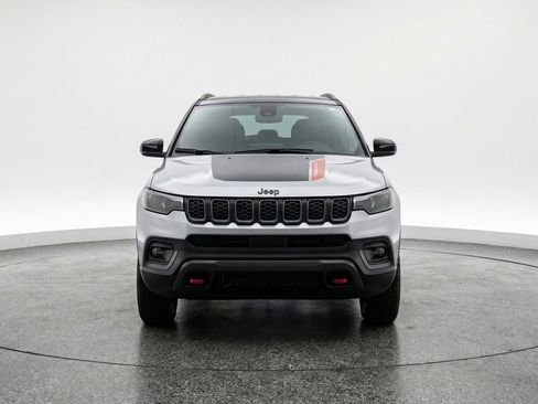 Used 2025 Jeep Compass Trailhawk image 2