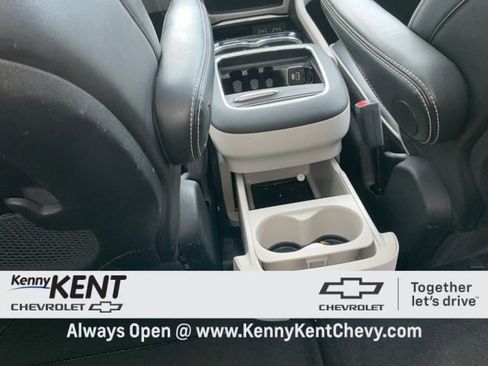 Used 2024 Chrysler Pacifica Limited image 17