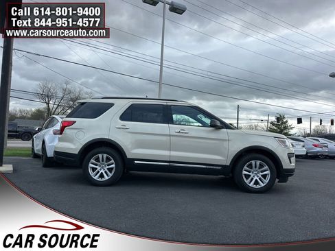 Used 2018 Ford Explorer XLT AWD/4WD image 4