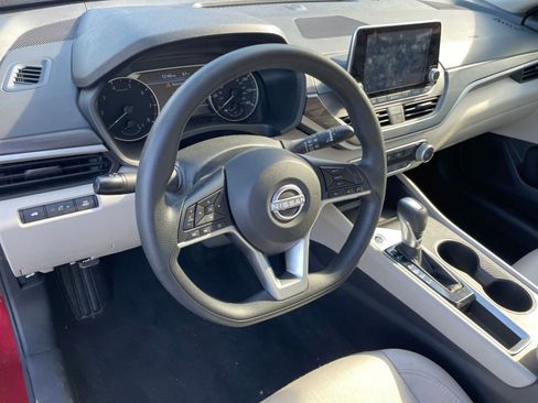 Used 2025 Nissan Altima 2.5 SV image 27