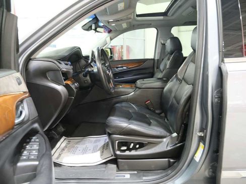 Used 2018 Cadillac Escalade Premium Luxury AWD/4WD image 17