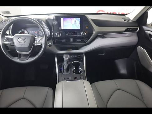 Used 2023 Toyota Highlander XLE image 15
