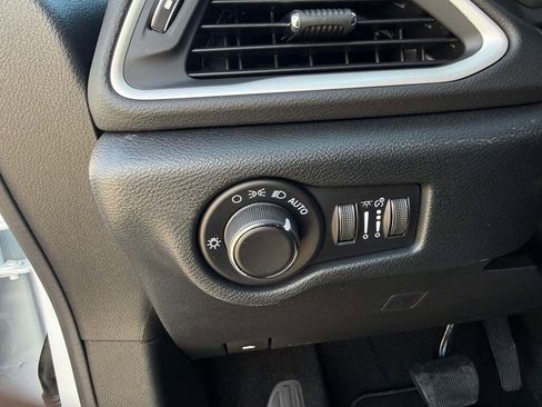 New 2026 Chrysler Voyager LX image 30