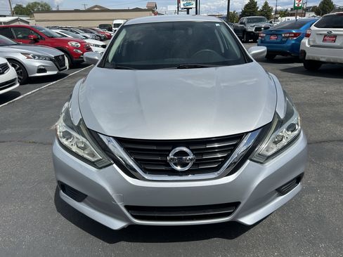 Used 2017 Nissan Altima 2.5 S w/ Power Driver Seat Package FWD image 2