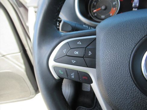 Used 2015 Jeep Cherokee Trailhawk w/ Comfort/Convenience Group image 19