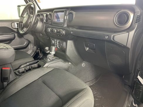 Used 2021 Jeep Gladiator Sport image 32