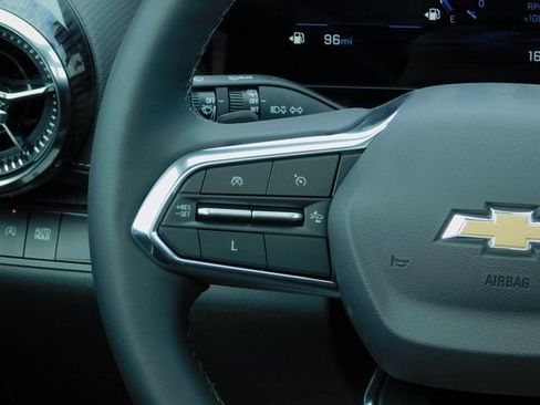 Used 2025 Chevrolet Equinox LT w/ Convenience Package II image 17