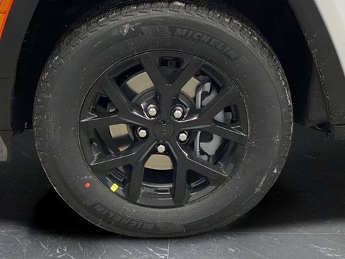New 2026 Jeep Grand Cherokee Altitude AWD/4WD image 38