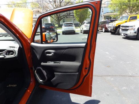 Used 2015 Jeep Renegade Latitude w/ Cold Weather Group image 26