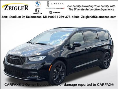 Used 2025 Chrysler Pacifica Limited