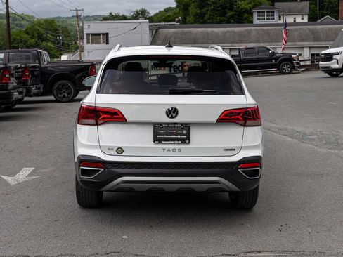 Used 2023 Volkswagen Taos SE w/ Panoramic Sunroof Package AWD/4WD image 5
