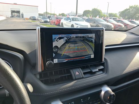 Used 2024 Toyota RAV4 LE AWD/4WD image 30