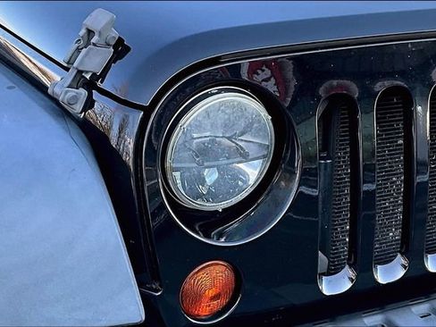 Used 2012 Jeep Wrangler Unlimited Rubicon w/ Connectivity Group image 27