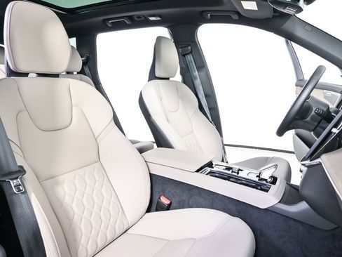 Certified 2026 Volvo XC90 B6 Plus w/ Protection Package Premier AWD/4WD image 26
