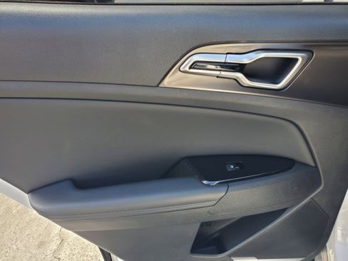 Used 2024 Kia Sportage EX image 29