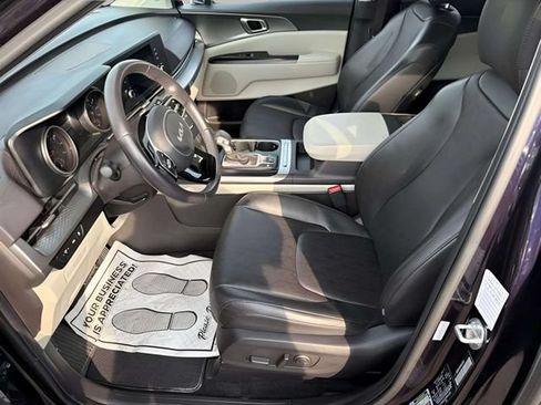 Used 2024 Kia Carnival LX FWD image 12